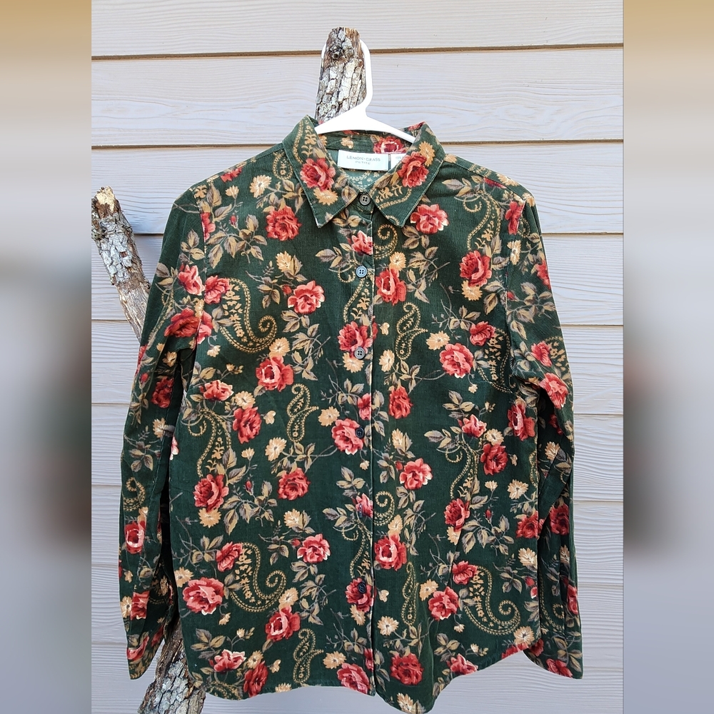 100% cotton  velvet. Soft, stylish and warm.